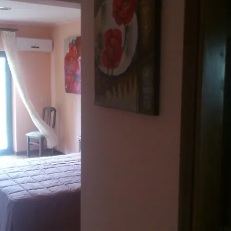 Mairas Hotel 3*